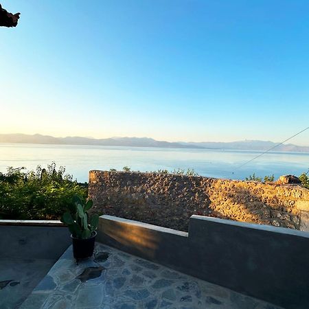 Fteri Stone House In Platanos, Akrataアパートメント エクステリア 写真