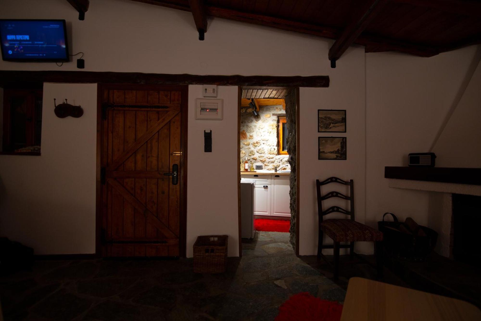 Fteri Stone House In Platanos, Akrataアパートメント エクステリア 写真