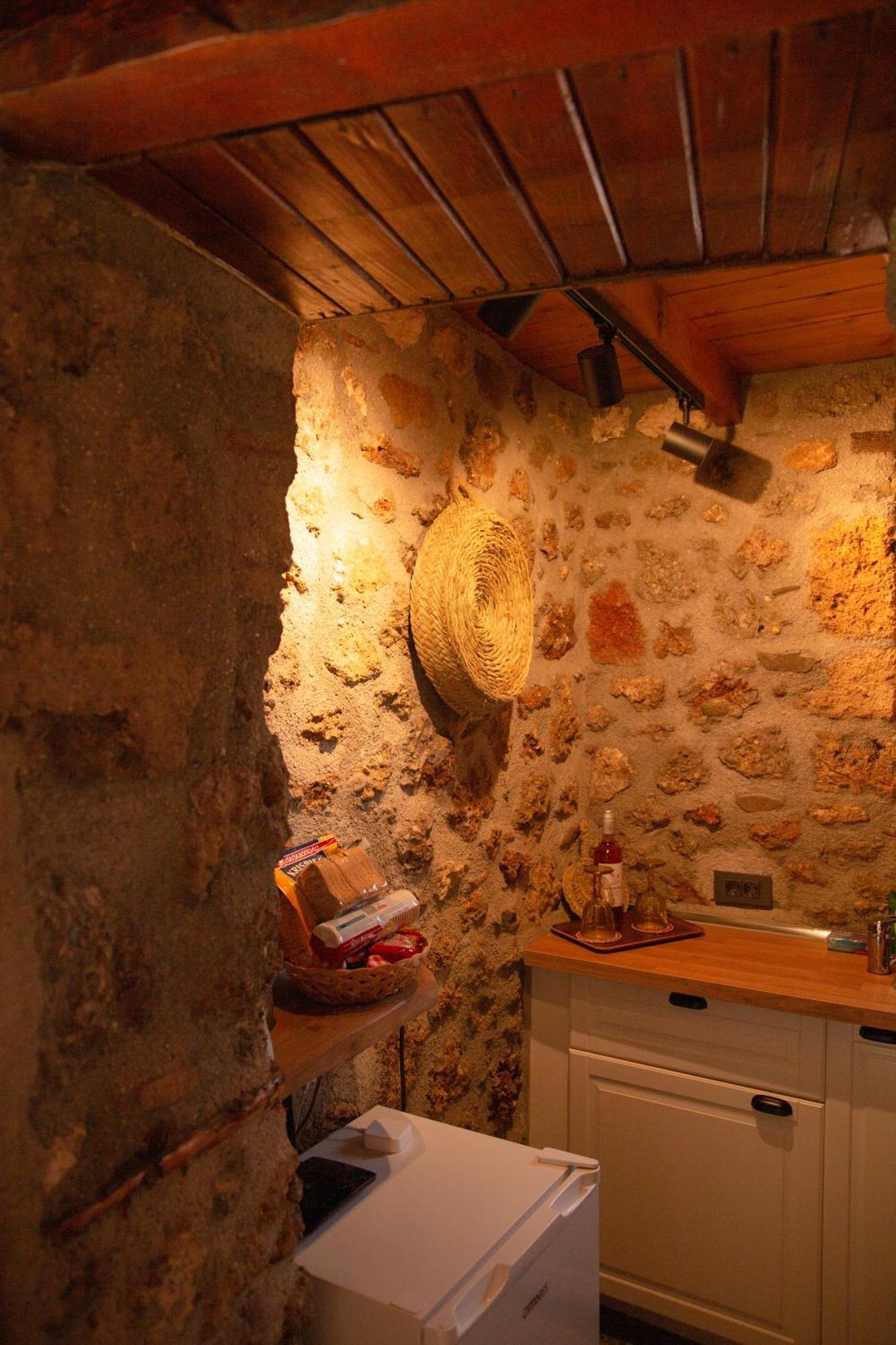 Fteri Stone House In Platanos, Akrataアパートメント エクステリア 写真