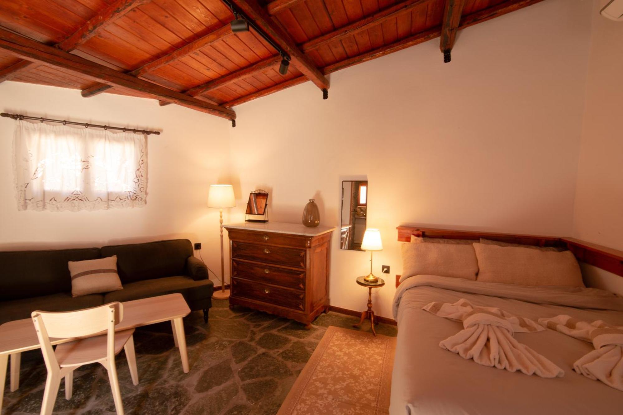 Fteri Stone House In Platanos, Akrataアパートメント エクステリア 写真