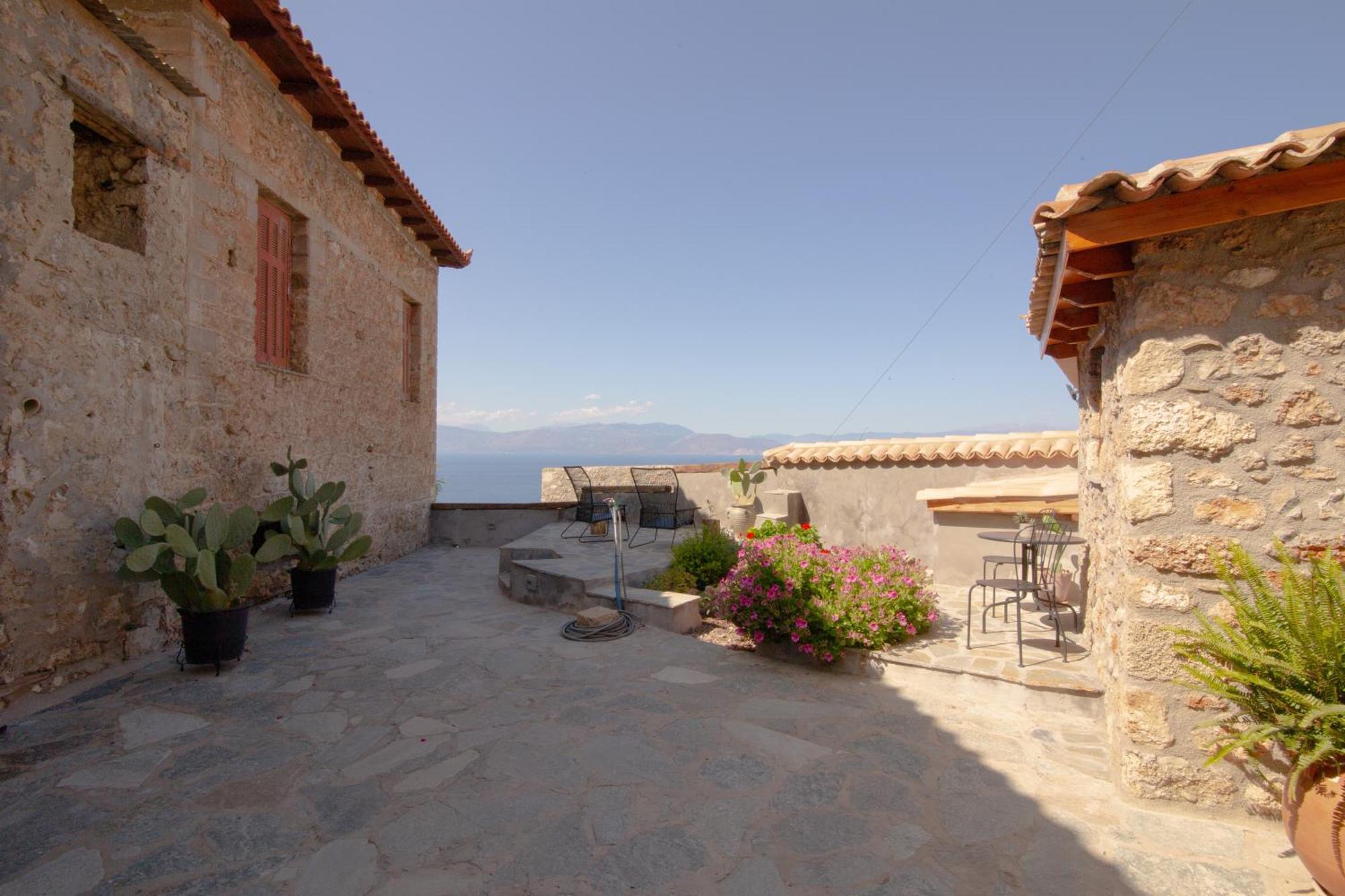 Fteri Stone House In Platanos, Akrataアパートメント エクステリア 写真
