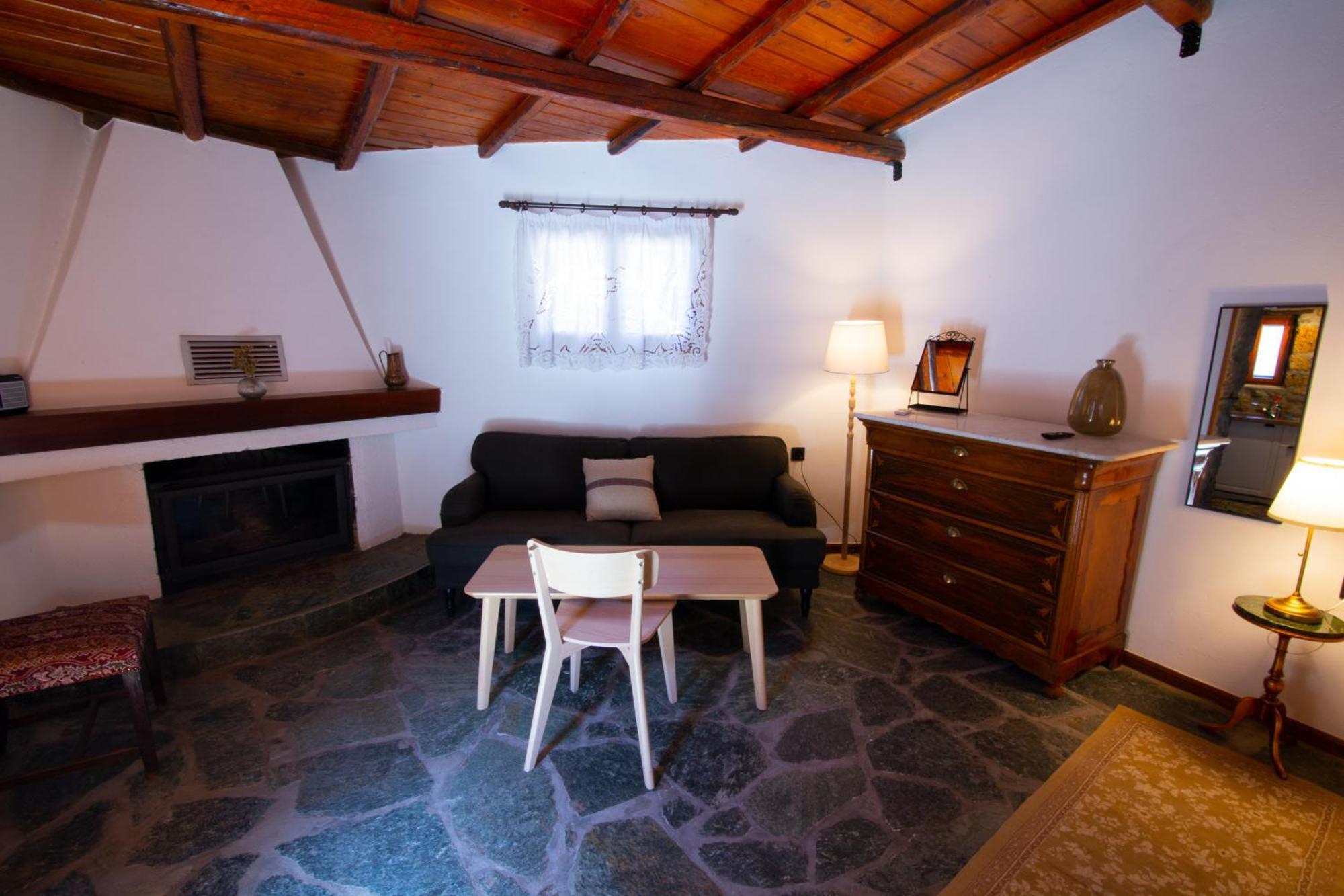 Fteri Stone House In Platanos, Akrataアパートメント エクステリア 写真