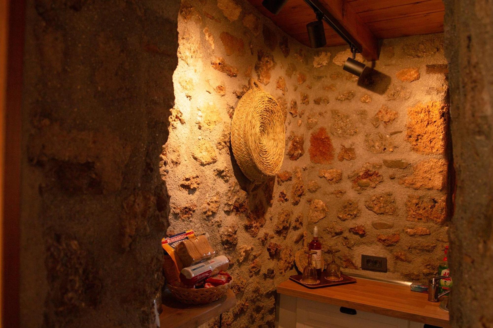 Fteri Stone House In Platanos, Akrataアパートメント エクステリア 写真